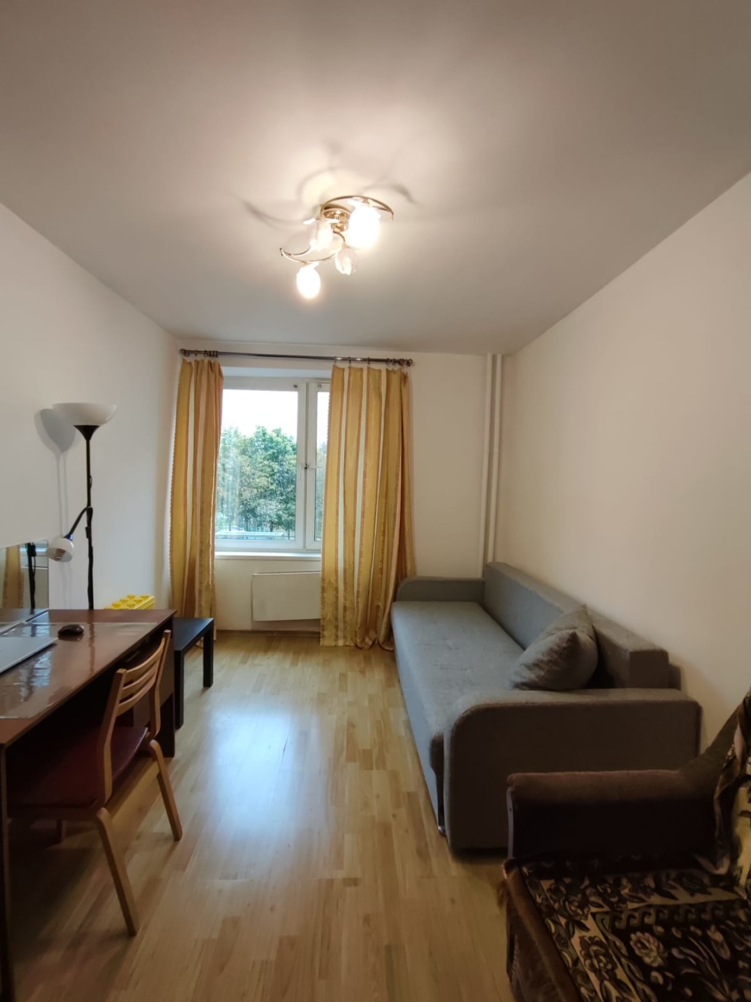 Продается отличная комната в малонаселённой двухкомнатной квартире. 
 Хороший район с развитой инфраструктурой.
В пешей доступности станции метро : Авиамоторная - 15 минут, Сортировочная - 4 минуты, Лефортово - 8 минут.
Отказ от города получен. Полностью готова к продаже.