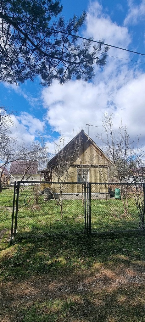 Продается летняя дача МО, Чеховский район, д. Верхнее Пикалово, СНТ Орбита.
ДОМ щитовой, одноэтажный, с  чердаком, фундамент из  блоков.
Площадь дома 30 кв.м (5х6), 2 комнаты по 15 кв.м, в одной спальня, во второй комната с кухней.
УЧАСТОК 6 соток ровный, правильной формы, ухоженный, светлый, на сол
