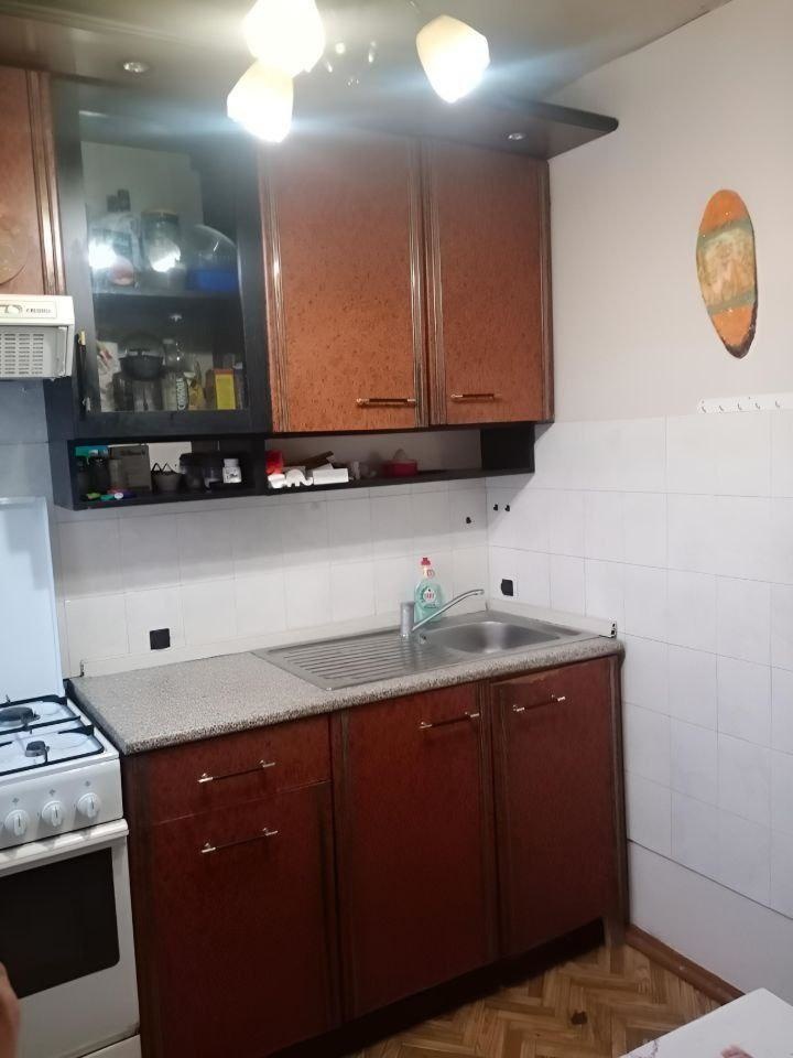 Продается двухкомнатная квартира в экологически чистом районе вблизи Национального парка Лосиный остров. Жилое состояние, изолированный комнаты, раздельный санузел. В данном микрорайоне развитая инфраструктура: школа, детский сад, сетевые магазины, банки, поликлиника, торговый центр XL. Хорошая тр