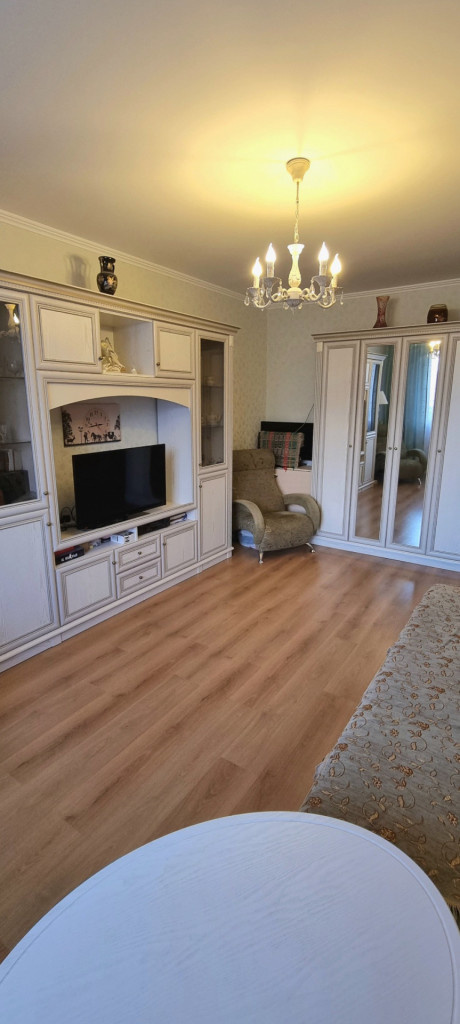 Просторная, очень светлая двушка с хорошим ремонтом в ОДНОЙ МИНУТЕ от метро Митино!



Изолированные комнаты, лоджия, просторная прихожая. Квартира в отличном состоянии! Окна выходят во двор.



Ухоженный дом (в доме ТСЖ), чистый подъезд, удобный вход для маломобильных граждан. 

Въезд во двор под ш