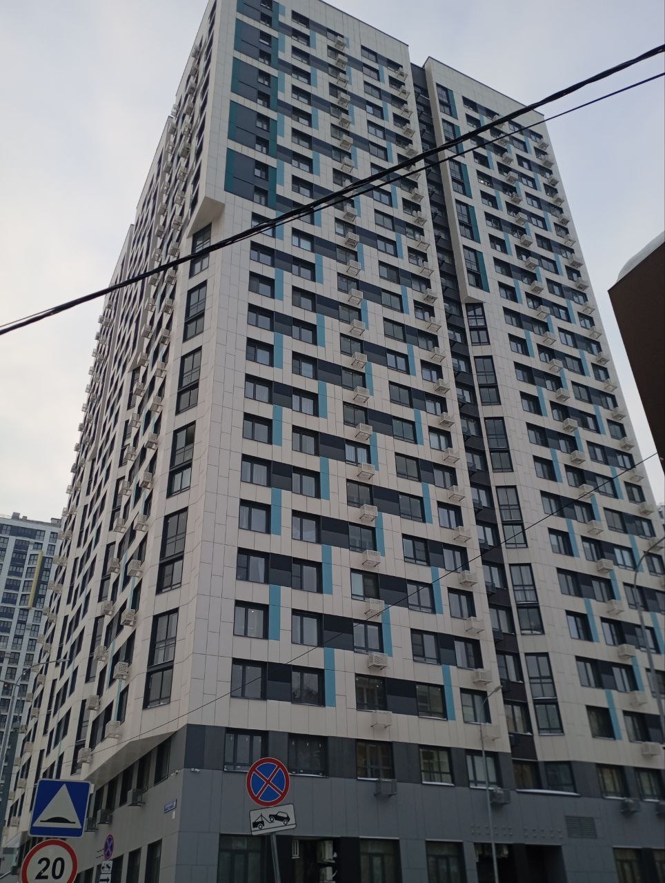 Продается замечательная однокомнатная квартира в ЖК Мытищи-Холл. Новый дом 2022 года постройки расположен в центре города.
Развитая инфраструктура: вокруг дома расположены торговые центры со всеми необходимыми услугами и товарами. Рядом поликлиника и медицинские центры. В шаговой доступности рас